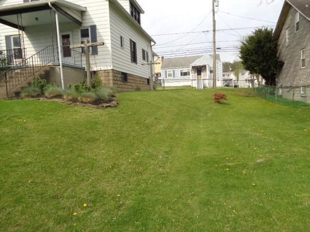 Side Yard - 624 Brown St