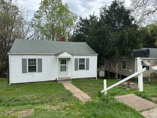 Foto del edificio - 2 Bedroom House Near University of Lynchburg