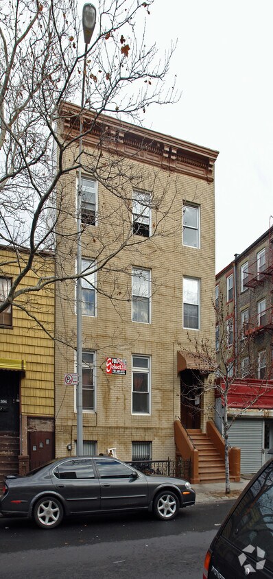 Building Photo - 302 Humboldt St