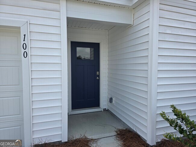 Foto del edificio - 100 Ponderosa Lp