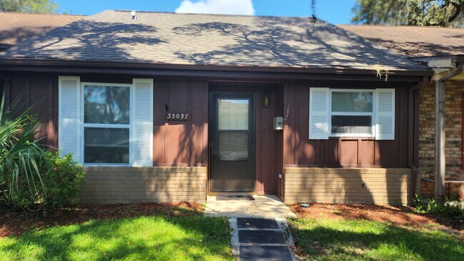 Foto del edificio - 35097 Whispering Oaks Blvd