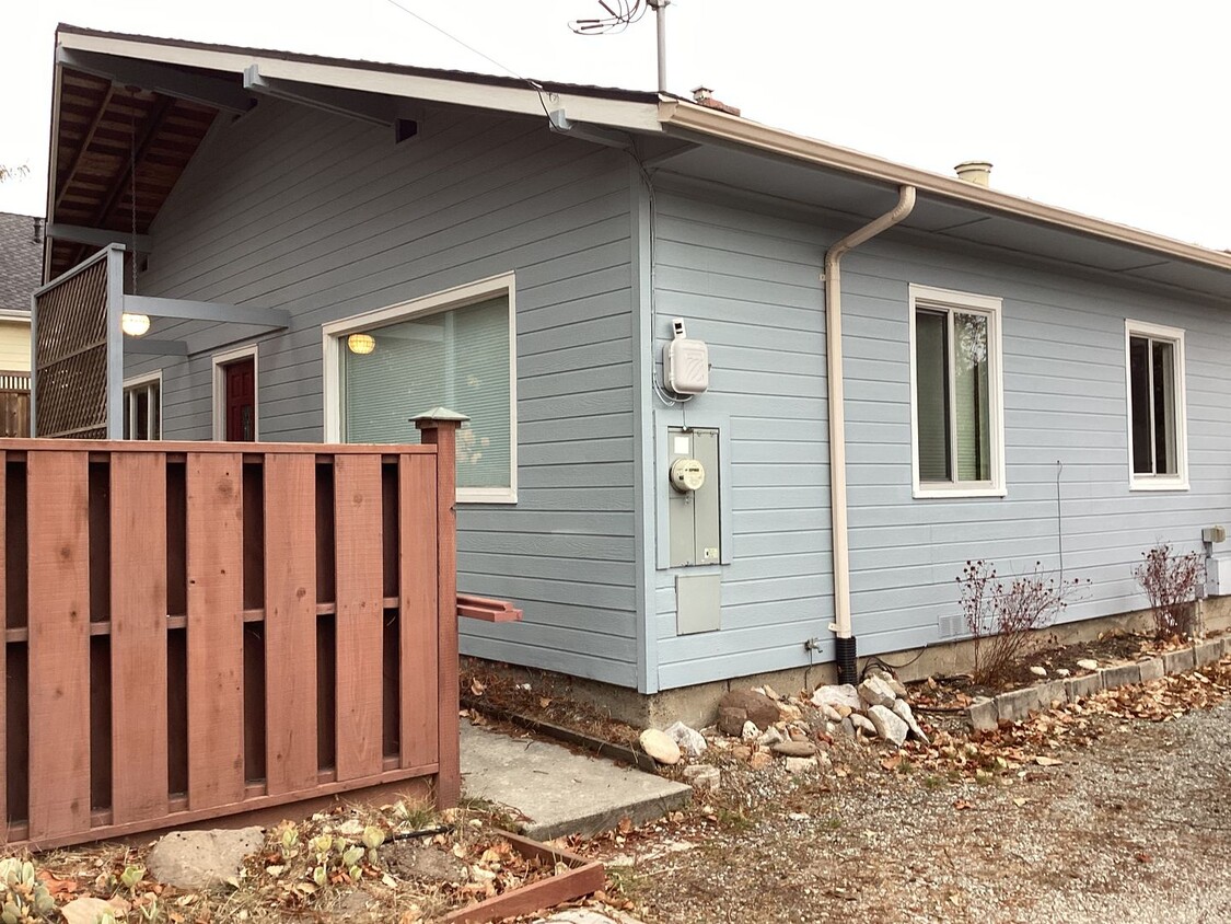 Foto del edificio - Charming Scotts Valley Cottage with Modern...