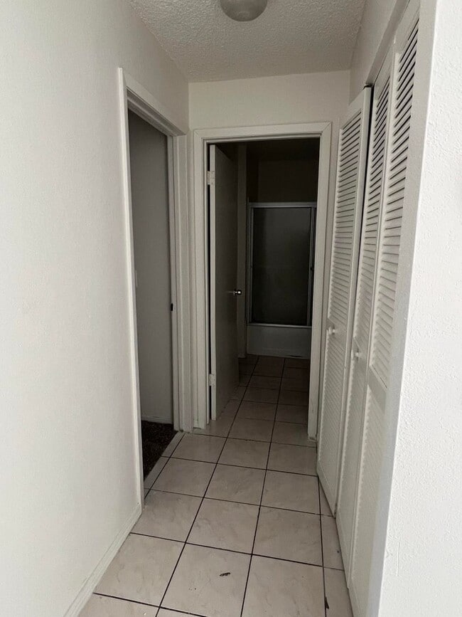 Foto del edificio - 5175 Caliente St