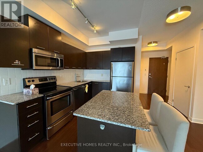 Photo du bâtiment - 365 Prince of Wales Dr