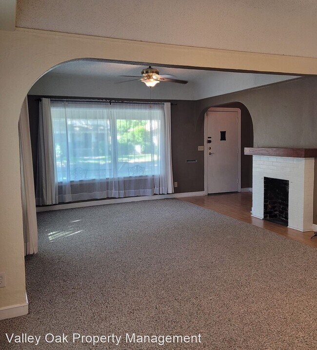 Foto del edificio - 2 br, 1 bath House - 301 N. Broadway