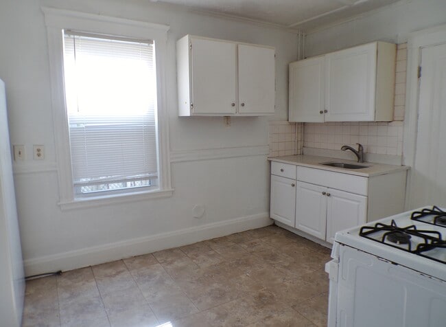 Building Photo - 24 Hanover Cir