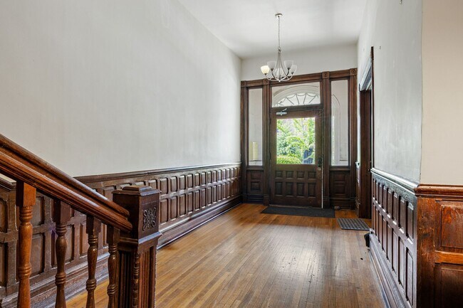 Foto del edificio - 818 W Franklin St