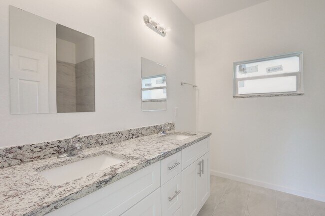 Building Photo - BRAND NEW 3/2/1-SAVANNAH MODEL-GREAT SW LE...