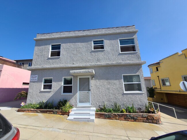 Building Photo - 226 10th St