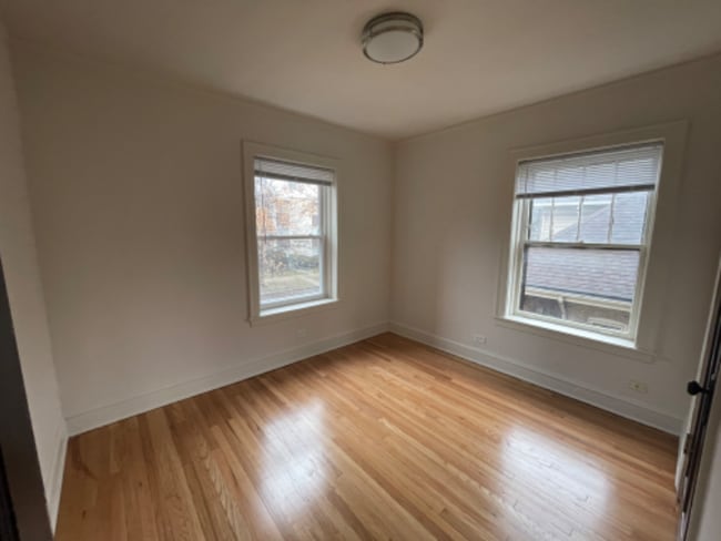 Building Photo - 7252 N Hamilton Ave