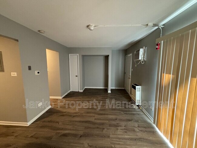 Foto del edificio - 3351 Commercial Ave