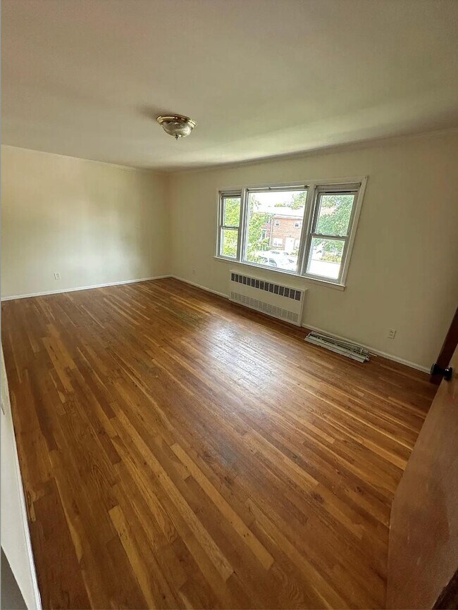 Foto del edificio - 137 Nassau Blvd