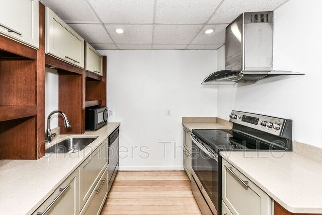 Building Photo - 1750 T St NW