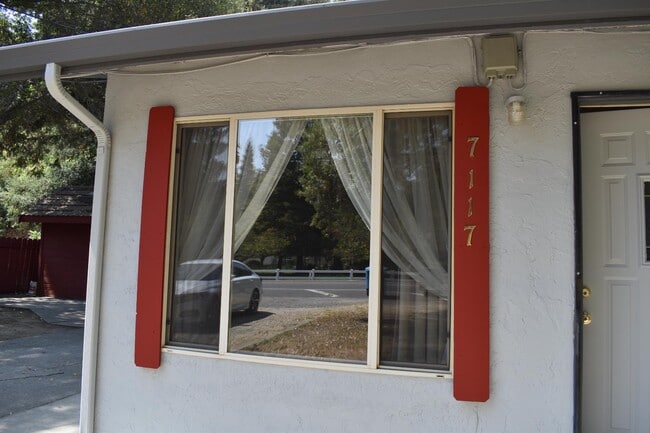Building Photo - 7117 Pleasants Valley Rd