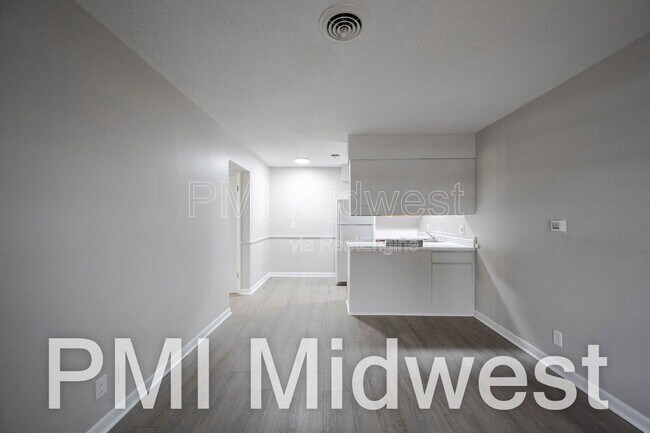 Foto del edificio - 323 E 8th St