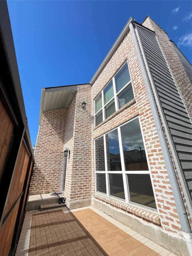 Foto del edificio - 4006 Breakwood Dr