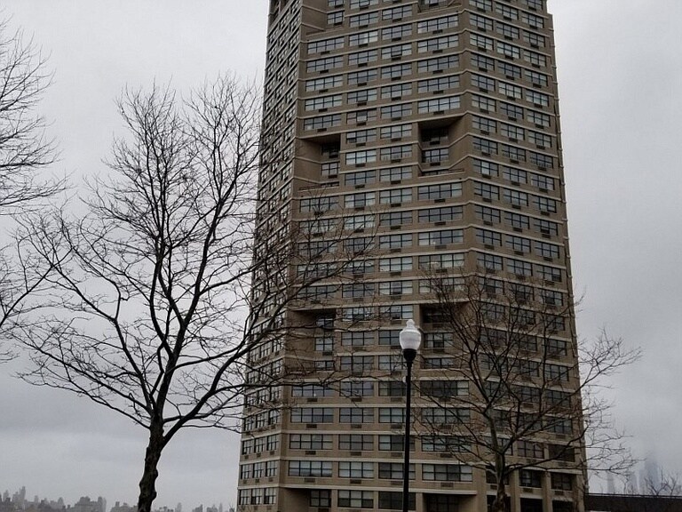 Primary Photo - 7000 Kennedy Blvd E