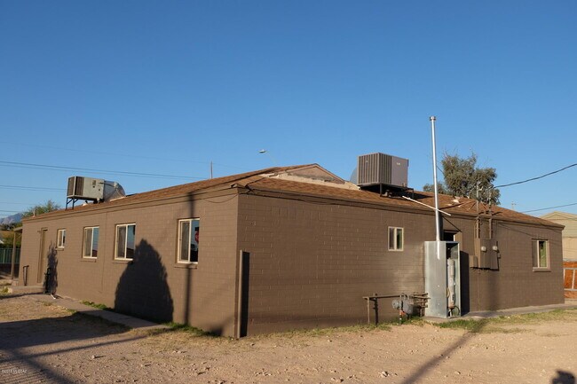 Building Photo - 2202 E 36th St
