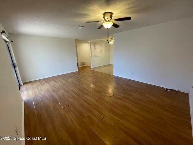 Building Photo - 580 Sunrise Dr
