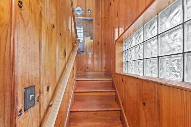 Building Photo - 2 bedroom in Atlanta GA 30305