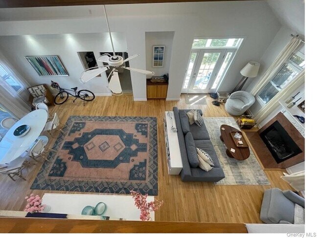 Building Photo - 35 Maple St