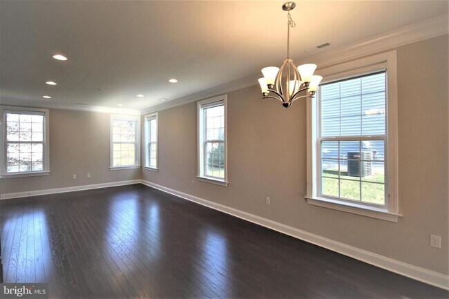 Building Photo - 1027 Chapman Cir
