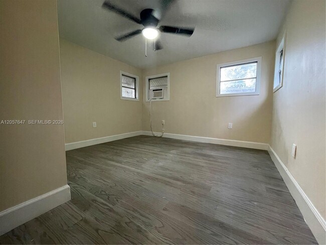 Foto del edificio - 10292 SW Sandalfoot Blvd