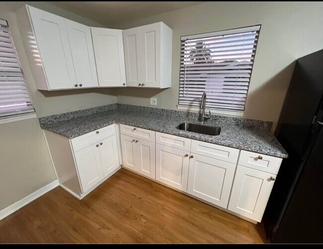 Foto del edificio - 7605 Bergamot Dr