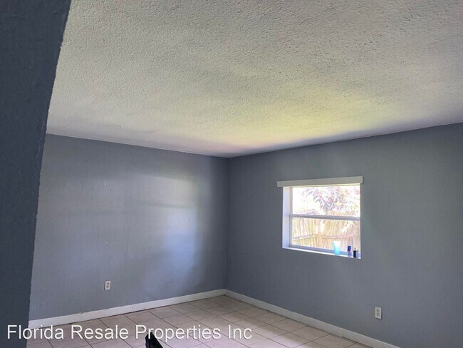 Foto del edificio - 4 br, 1 bath House - 23476 Harper Ave