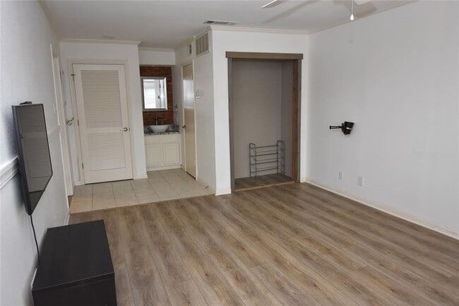 Building Photo - 8888 Tallwood Dr