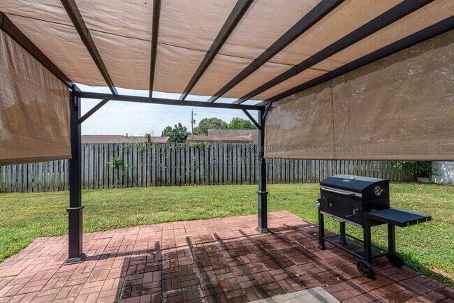 Foto del edificio - 4255 Vercelli Ln