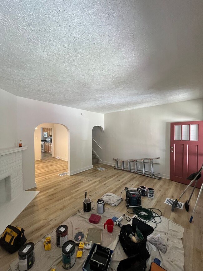 Foto del edificio - Large 2 Bed 1 Bath Home, with office space! Available Now!