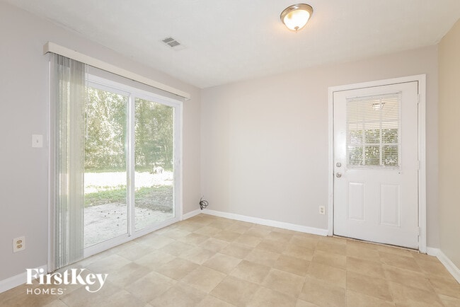 Foto del edificio - 8822 Ashwood Dr