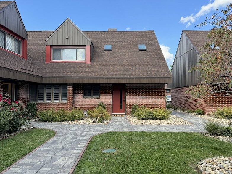 Primary Photo - 114 Montoya Dr