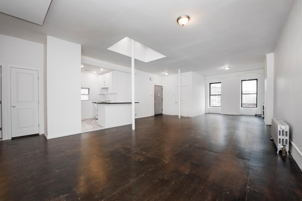 Primary Photo - 895 Broadway