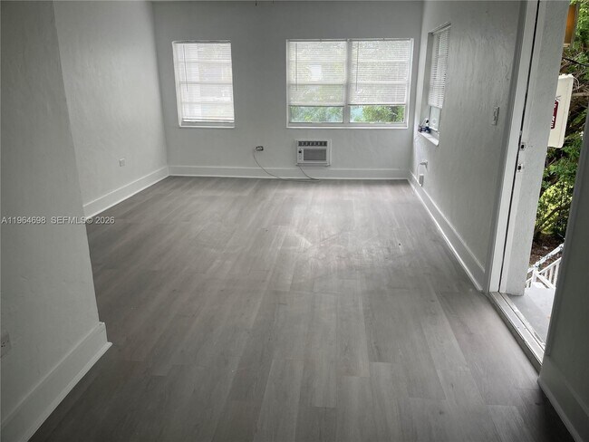 Foto del edificio - 1784 Normandy Dr