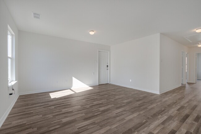 Foto del edificio - 703 S Mobberly Ave