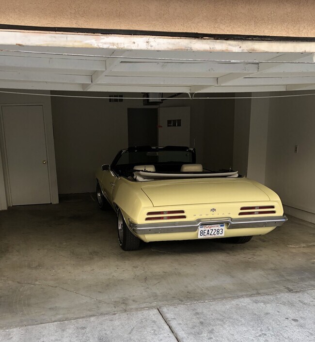 Foto del edificio - 2307 N Cahuenga Blvd