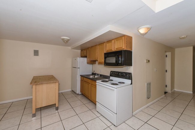 Building Photo - Spacious Columbia Heights Basement Apt.