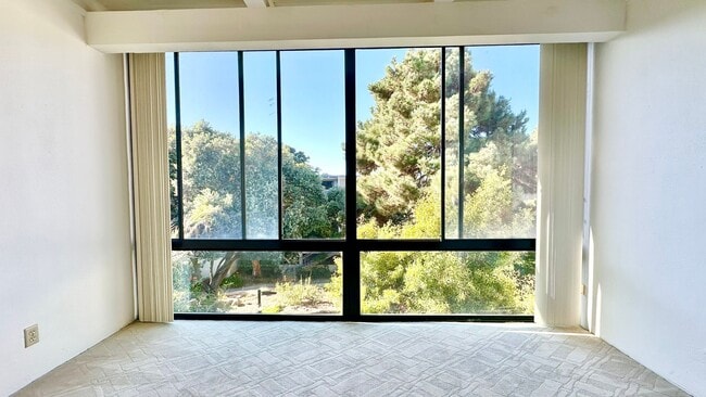 Building Photo - Top-floor with Storage Room & Huge Walk-In...