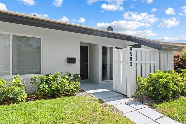 Foto del edificio - 8580 NW 32nd St