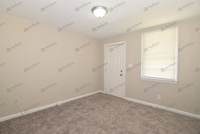 Building Photo - Studio Apartment For Lease