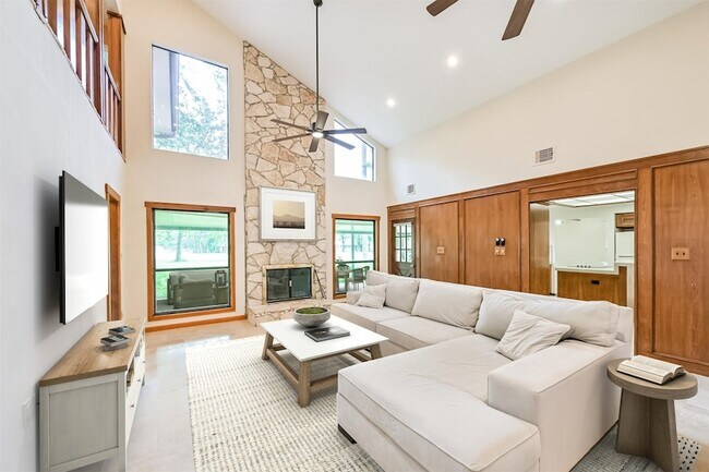 Building Photo - 16040 Dunes Dr