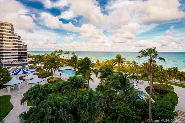 Foto del edificio - 5151 Collins Ave