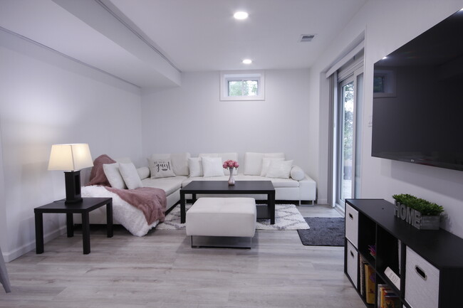 Foto del edificio - 4403 Hillside Ct