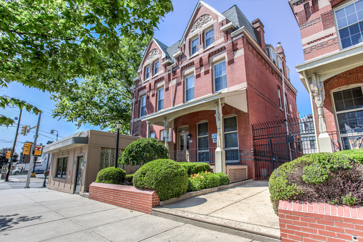 Primary Photo - Campus Apartments