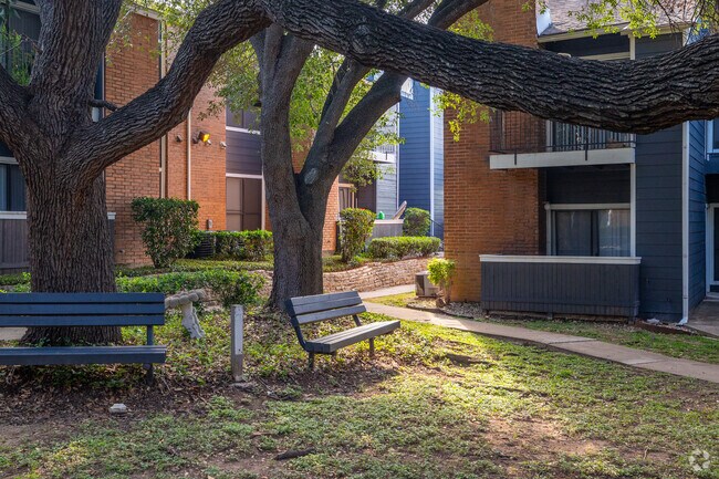Patio - Tramor at the Oaks Apartments