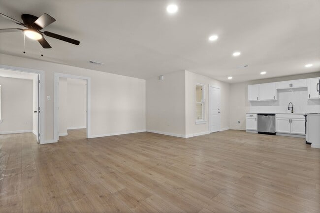 Building Photo - Lease Opportunity in Arlington!