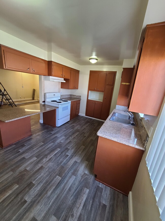Kitchen - 700 W Emerson Ave