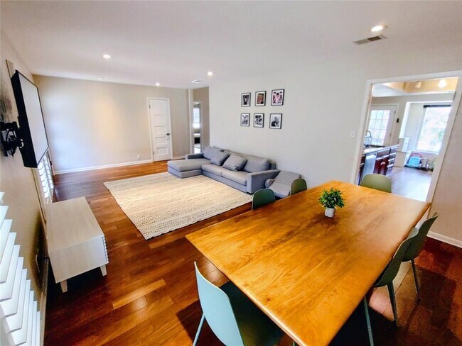 Foto del edificio - 7503 Chimney Corners